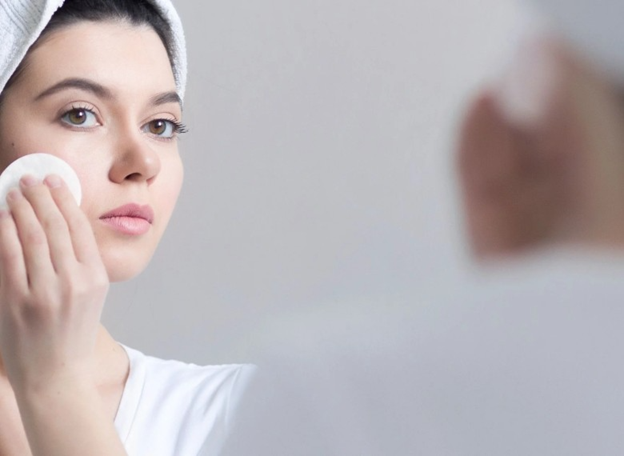 بهترین تونر برای پوست مختلط: راهنمایی جامع برای متعادل‌کردن چربی و خشکی پوست